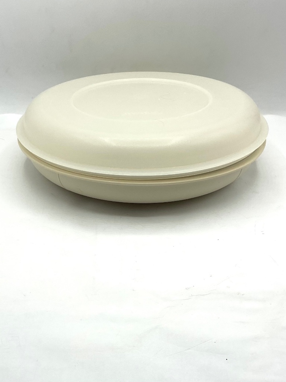Tupperware  Divided Snack Container #1708 - Picture 2 of 3
